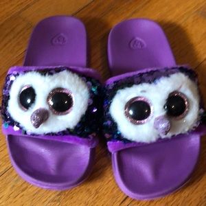 Adorable TY purple owl furry slides size 11-13
